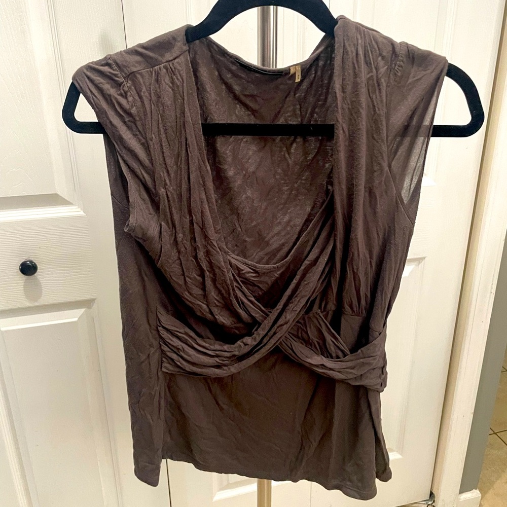 In great condition: Elie Tahari Brown Scoop Short Sleeve Blouse
